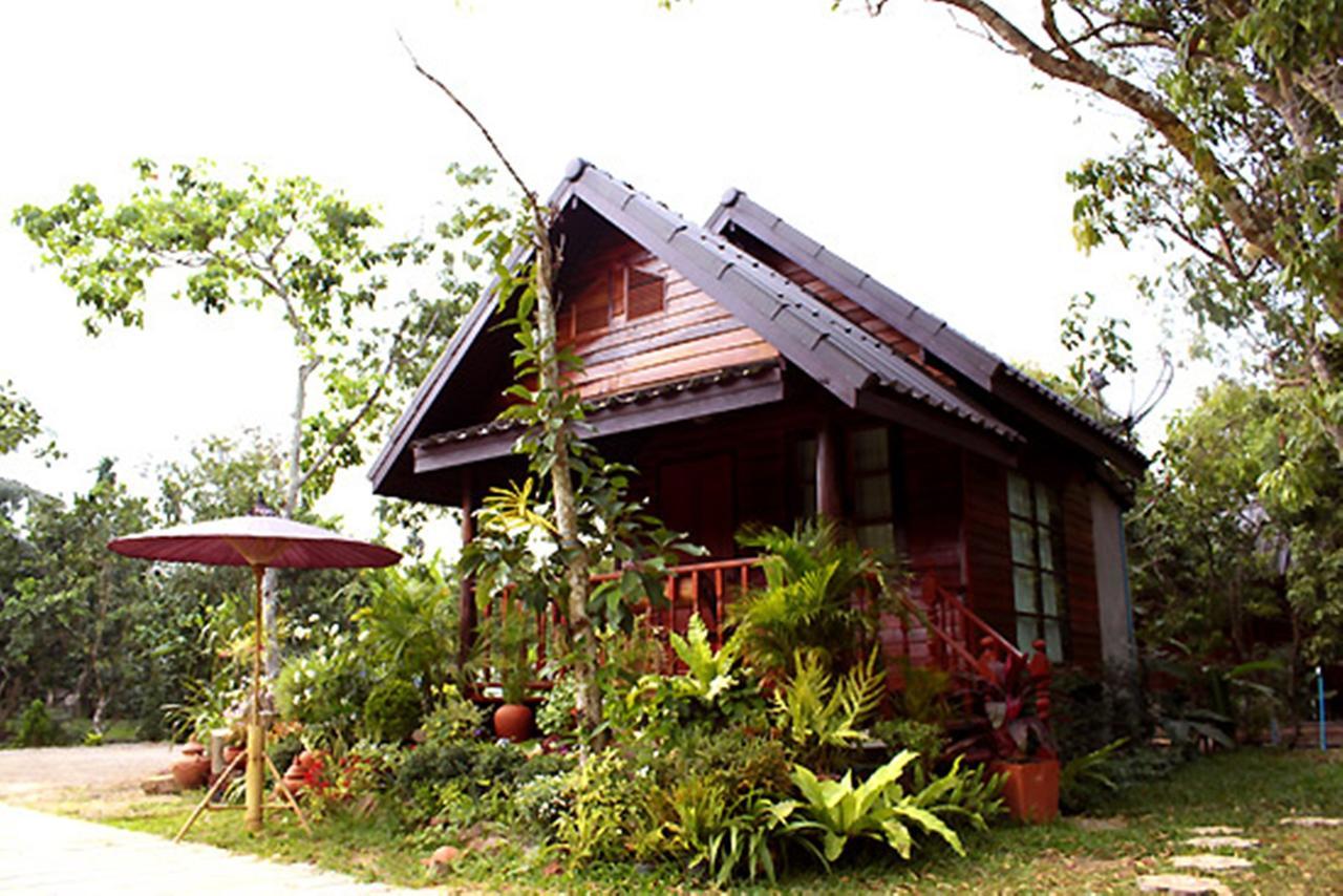 Baansuan Lychee Maeklong Resort Ampawa アムパワー エクステリア 写真
