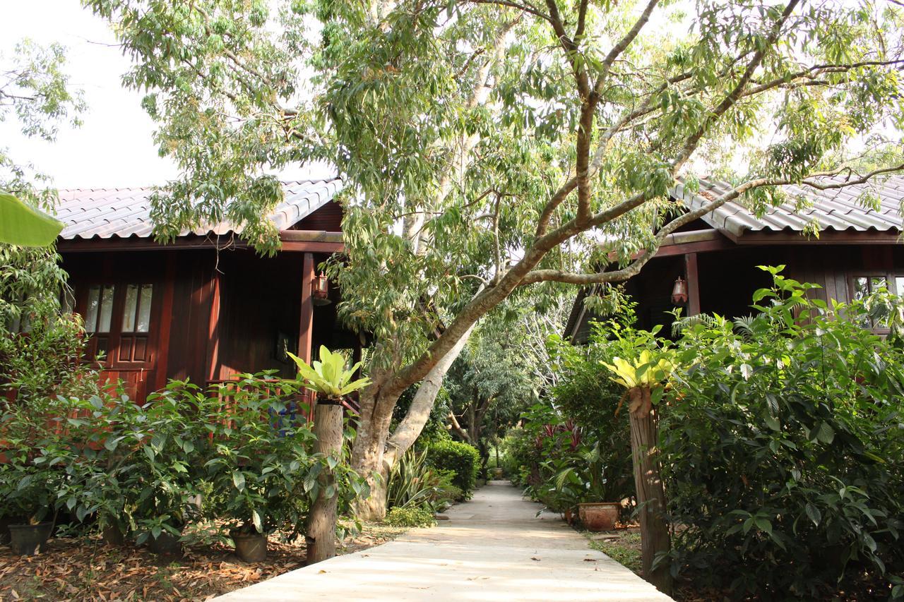 Baansuan Lychee Maeklong Resort Ampawa アムパワー エクステリア 写真